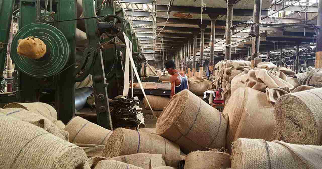 Cause of jute industry on the banks of Hooghly river in West Bengal